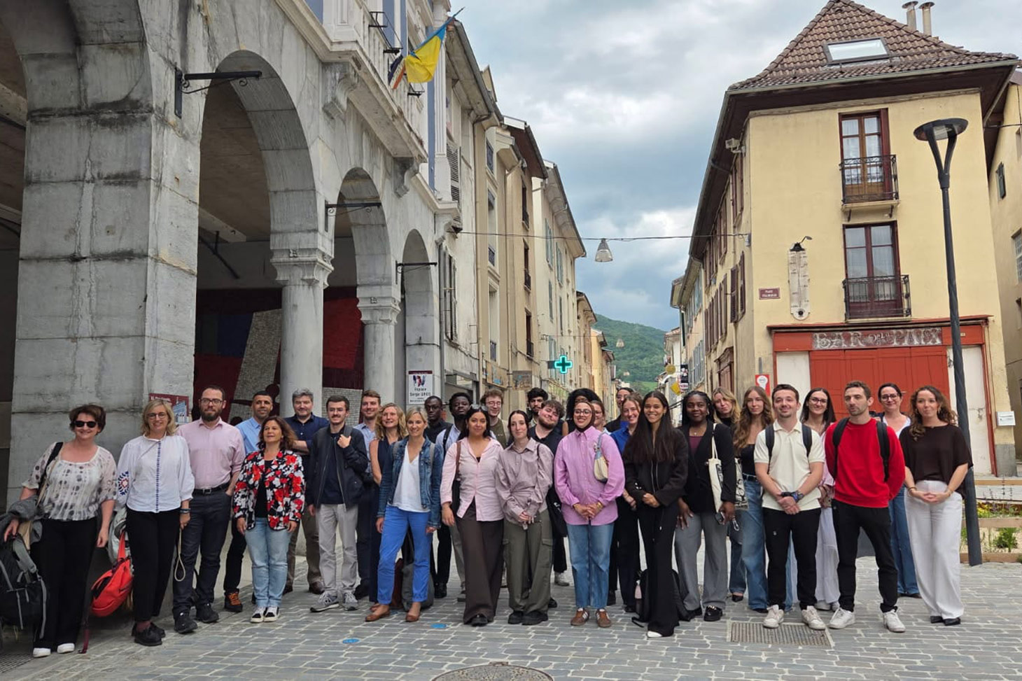 The students in the ICPM master's program, the faculty, and representatives from the Vizille City Hall and Grenoble Alpes Métropole.